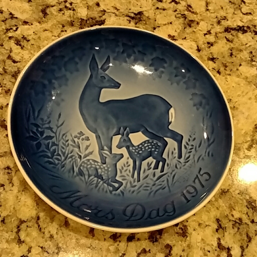 Copenhagen Porcelain Denmark Mother's Day 1975 6"
